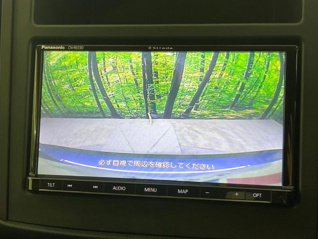 【バックカメラ】駐車時に後方がリアルタイム映像で確認できます。大型商業施設や立体駐車場での駐車時や、夜間のバック時に大活躍！運転スキルに関わらず、今や必須となった装備のひとつです！