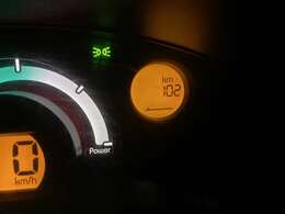 今回、満充電時の走行可能距離は102Kmでした。充電時の気温や前回運転の走行によって異なってきます。