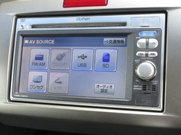 ナビゲーションはギャザズメモリーナビ（VXM-128VS）を装着しております。AM、FM、CD、ワンセグTVがご使用いただけます。