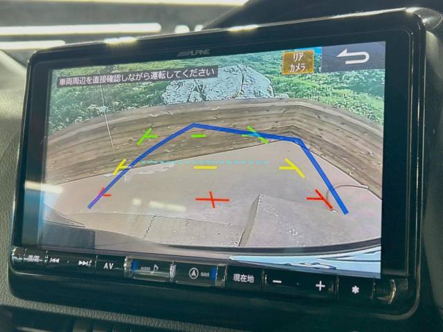 【バックカメラ】駐車時に後方がリアルタイム映像で確認できます。大型商業施設や立体駐車場での駐車時や、夜間のバック時に大活躍！運転スキルに関わらず、今や必須となった装備のひとつです！