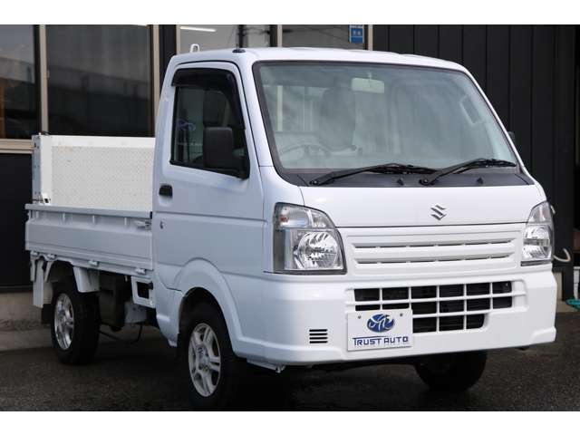 扱いやすいエンジンをはじめ、広い荷台や頑丈な車体、使いやすさで、市場で確固たる地位を築いてきた軽トラック。