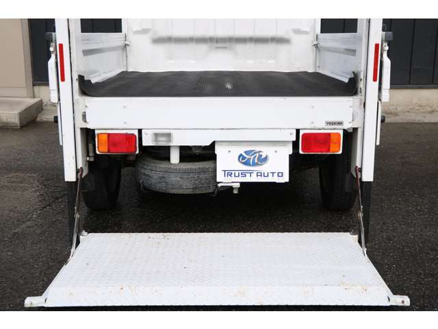 ご覧頂き有難う御座います。当店は、お客様とお車を結ぶ架け橋であり、”TRUST～信頼～”を第一としてサポート致します。