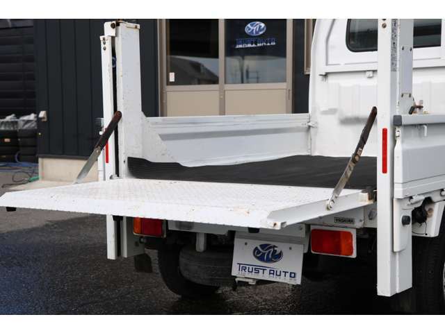 扱いやすいエンジンをはじめ、広い荷台や頑丈な車体、使いやすさで、市場で確固たる地位を築いてきた軽トラック。