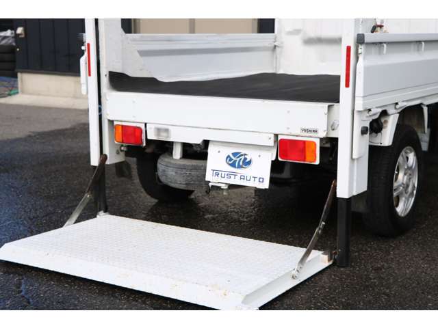 扱いやすいエンジンをはじめ、広い荷台や頑丈な車体、使いやすさで、市場で確固たる地位を築いてきた軽トラック。