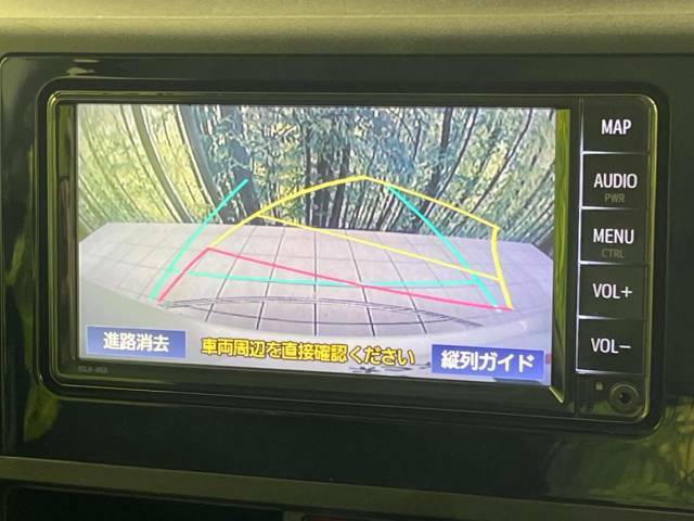 【バックカメラ】駐車時に後方がリアルタイム映像で確認できます。大型商業施設や立体駐車場での駐車時や、夜間のバック時に大活躍！運転スキルに関わらず、今や必須となった装備のひとつです！