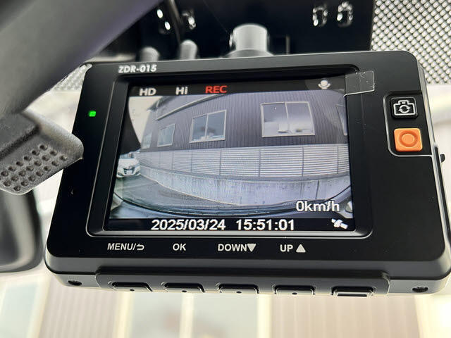 購入されたお車は担当者が車内車外と清掃してお渡しになりますが、有料でボディコーティングやホイル足廻り洗浄などもご用意しておりますのでお気軽にご相談ください！！