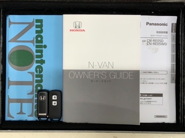 スマートキーは鍵をバッグに入れたままでもドアロックの開閉やエンジンのON・OFFができます。夜間や雨の日も鍵を探さなくて良いので便利です。