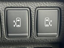 【両側パワースライドドア】小さなお子様でもボタン一つで楽々乗り降り出来ます♪駐車場で両手に荷物を抱えている時でもボタンを押せば自動で開いてくれますので、ご家族でのお買い物にもとっても便利な人気装備♪