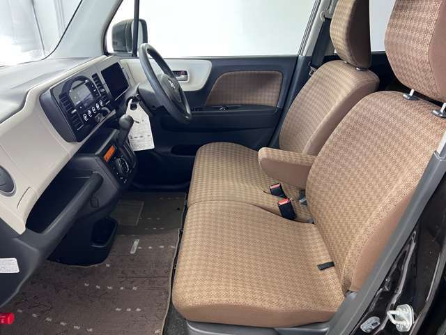 【車内ルームクリーニング済】専門スタッフにより車内はきれいにルームクリーニングを行っております。