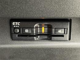 【純正ビルトインETC】有料道路を利用する際に料金所で停止することなく通過できる、ETC車載器が装備されています。セットアップを行うことで利用可能になります。