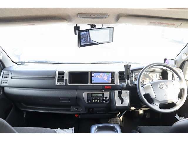 中古・新車キャンピングカーを数多く展示しています。憧れを現実に感じられる空間をご用意しています。お気軽にお越しください☆