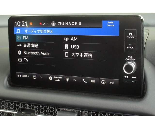 ナビゲーションはホンダコネクトディスプレイを装着しております。AM、FM、Bluetooth、フルセグTVがご使用いただけます。初めて訪れた場所でも道に迷わず安心ですね！