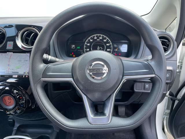 全車ルームクリーニングを行ってご納車いたします！専門業者の協力で見えるところだけではなく、細部まで行き届いたクリーニングを行っております！気持ちのいいご納車をお届けできるよう準備を心がけております！