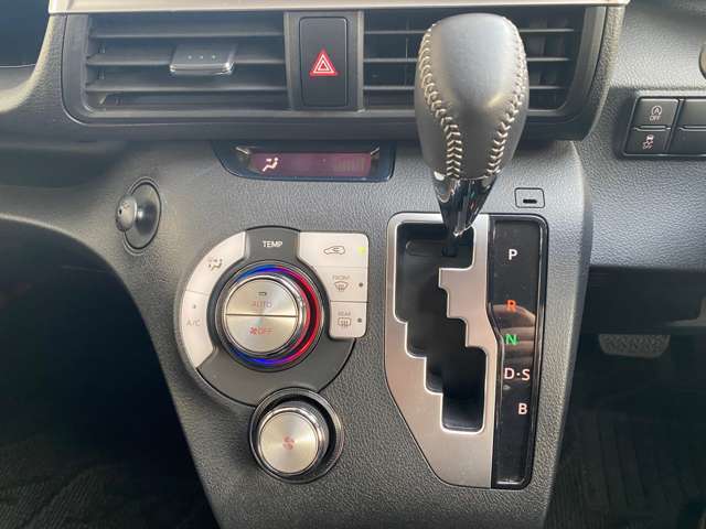 オートエアコン搭載♪車内も快適です♪