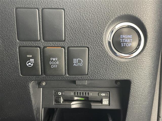 【ETC】有料道路の乗り降り時に停車することなくスマートに乗り入れが可能になったり、割引を受けることができる嬉しい装備です。