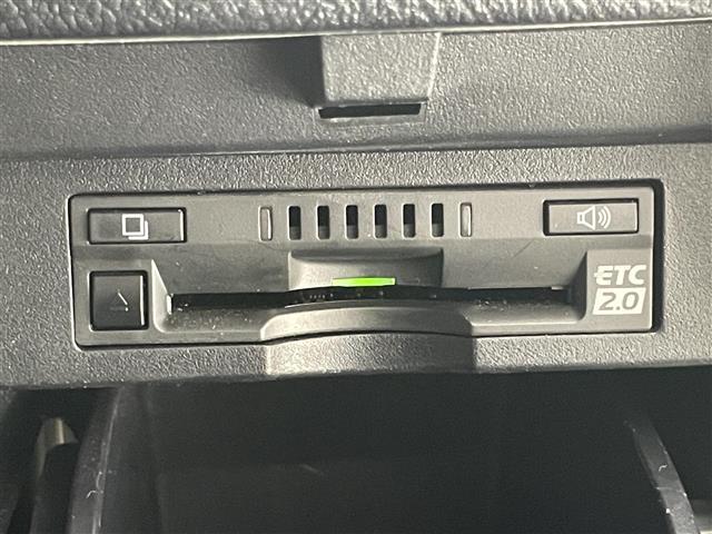 【ETC】有料道路の乗り降り時に停車することなくスマートに乗り入れが可能になったり、割引を受けることができる嬉しい装備です。