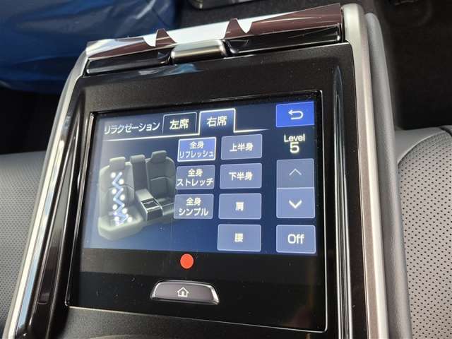 後席にはマッサージ機能もついております。快適なドライブをお楽しみください。