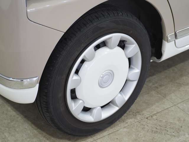 タイヤのホイールの細かいところまでキレイいにしてからお渡しします！