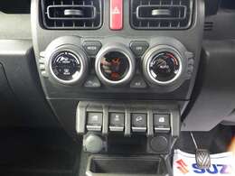 操作が簡単なフルオートエアコン。暑い日も寒い日も運転中気持ちよく過ごせます♪