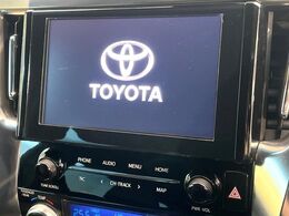 【9インチ　ディスプレイオーディオ】大画面ディスプレイへお持ちのスマートフォンと連携して、ナビやbluetoothでの音楽再生が可能です♪デザインはもちろん操作性も良好！別途ナビ機能の取付可能です♪