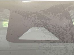 【トヨタセーフティセンス】走行中に前方の車両等を認識し、衝突しそうな時は警報とブレーキで衝突回避と被害軽減をアシスト。より安全にドライブをお楽しみいただけます。