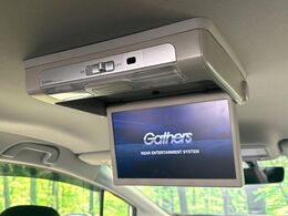 【フリップダウンモニター】大画面モニターで後席でもエンタメをお楽しみいただけます。小さなお子様にも大人気の装備です♪