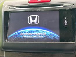 【メーカー純正ナビ】インテリアに溶け込むスタイリッシュな「専用設計」メーカーナビを装備♪視認性や操作性など基本性能にも優れ、より上質なカーライフをお楽しみいただけます。