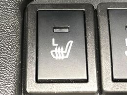 【シートヒーター】寒い日に重宝するシートヒーター！エアコンより早く温まってくれるので寒がりの人も安心ですね♪エアコンの温風は乾燥するから苦手、という方にもをおすすめです。