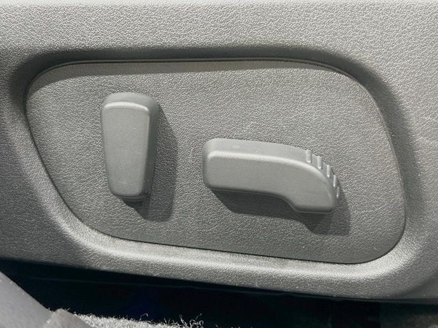 【パワーシート】スイッチ一つで簡単にシートの微調整が可能！電動だから力もいりません！快適なシートポジションにセットして、快適なドライブをお楽しみください。