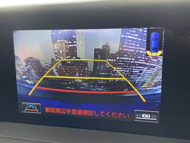 【バックカメラ】運転席から画面上で安全確認ができます。駐車が苦手な方にもオススメな便利機能です。