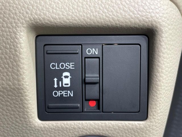 【パワースライドドア】スマートキーや運転席のスイッチでスライドドアの開閉が可能♪電動だから力を入れてドアを開ける必要が無く、小さいお子様でも、重い荷物を持っている時もラクに開け閉めできます♪