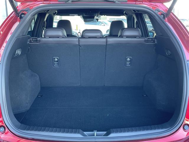 積み込みやすくて、たっぷり積める荷室です。シートアレンジできるものは、乗車人数と荷物の量や大きさによってシートを動かすことができるので、より快適なドライブが可能です！