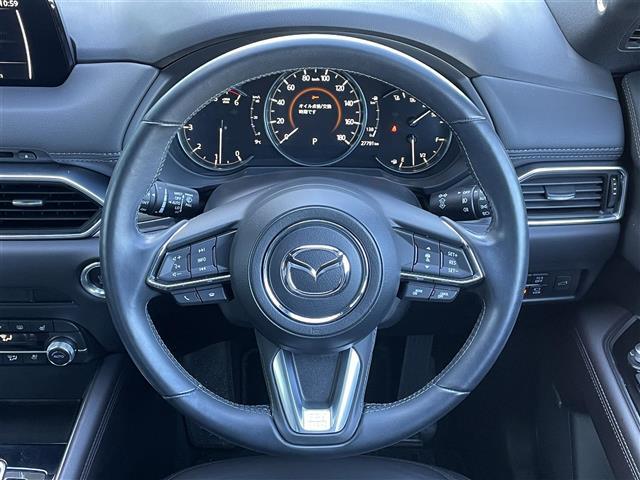 軽い力で扱いやすいハンドルです。目立つ傷やスレなどなく綺麗な状態です！除菌プランいれていただくとさらに快適に！清潔なお車はお子様にも安心ですね！