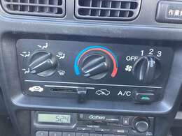 マニュアルエアコン付いています