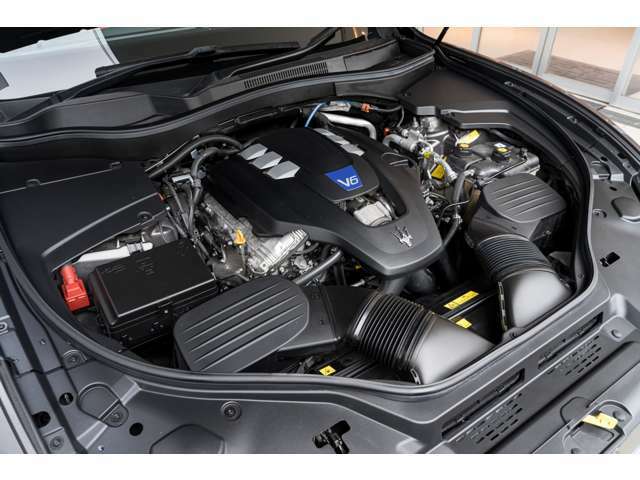 3L V6 のパワフルなエンジンです。トルクもあり、街中、高速走行と快適に走行可能です。