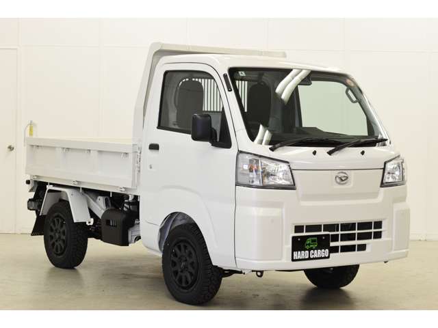 ホイールとマッドフラップだけのシンプルなカスタムとなっております。ご要望に応じて弊社パーツカスタムいたしますので、お気軽にお問い合わせください。