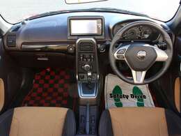 すっきりとしたコペンらしいデザインのダッシュ回り！フロントビューの視認性もよく運転しやすいと思います★