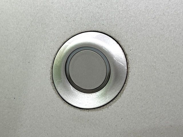 【クリアランスソナー】バンパーに付いたセンサーが障害物を検知！一定の距離に近づくとアラートで教えてくれます♪狭い駐車スペースや車庫入れ時も安心ですね☆
