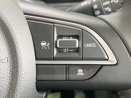 【アダプティブクルーズコントロール】高速道路での長距離走行が楽に！！自動で速度を保つクルーズコントロールが、衝突軽減システムと連携し、前方の車両を感知して車間を保つように速度調節してくれます！！
