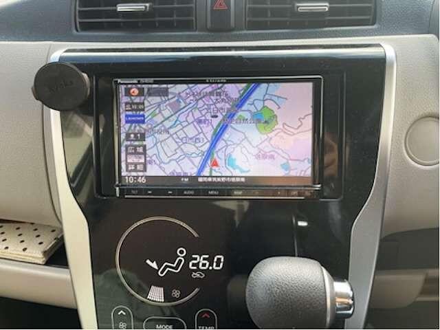 【カーナビ】純正ナビが付いています。画面上の地図が見やすいのが特徴です。また、ナビやオーディオの操作が簡単で覚えやすいのもポイントです。