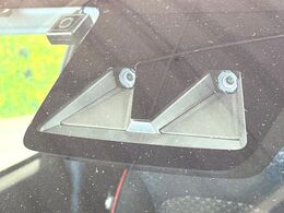 【スマートアシスト】走行中に前方の車両等を認識し、衝突しそうな時は警報とブレーキで衝突回避と被害軽減をアシスト。より安全にドライブをお楽しみいただけます。