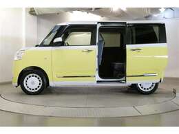 両側パワースライドドア付きだから、狭い駐車スペースなどでの 乗り降りラクラク！小さなお子さまのいるご家庭には嬉しい装備。