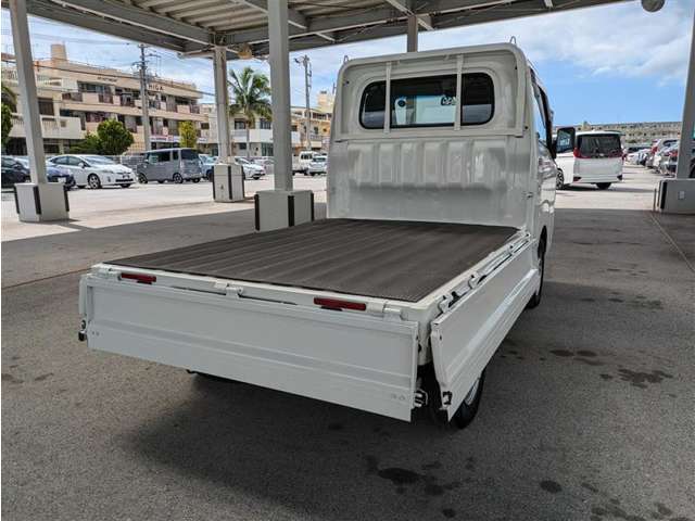 荷台アオリ全開。積荷の移動がらくらく！！