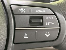 【アダプティブクルーズコントロール】高速道路での長距離走行が楽に！！自動で速度を保つクルーズコントロールが、衝突軽減システムと連携し、前方の車両を感知して車間を保つように速度調節してくれます！！