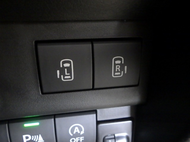 両側電動スライドドア！！荷物で手が塞がる時など簡単にドアの開閉が出来ます！何より力いらずで開閉OK！女性やお年寄りにも優しい♪電動機能はOFFにもできますから元気なお子様の駆け出しも安心！