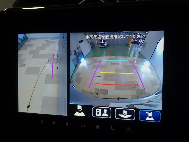 バックカメラの画像です。ガイドラインがスムースな車庫入れをサポートいたします！車庫入れの安心感がアップしますね☆