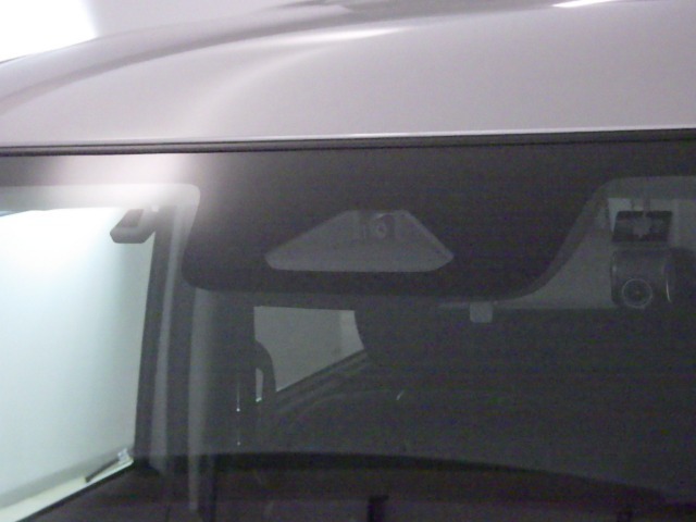 誤発進抑制機能・路外逸脱抑制機能・歩行者事故低減ステアリング・車線維持支援システム・先進車発進お知らせ機能など多彩な先進安全機能でより安全で快適なドライブを支援します。