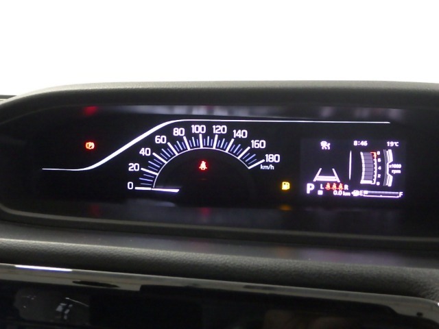 メーターも見易いレイアウトなので安心ドライブをサポートします☆