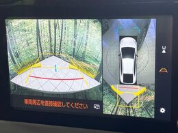 【パノラミックビューモニター】専用のカメラにより、上から見下ろしたような視点で360度クルマの周囲を確認することができます☆死角部分も確認しやすく、狭い場所での切り返しや駐車もスムーズに行えます。