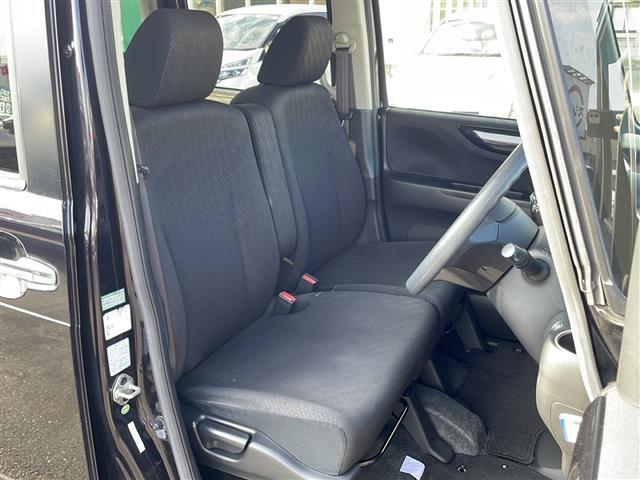 【運転席】シートに目立った汚れもなく、内装状態も良好です